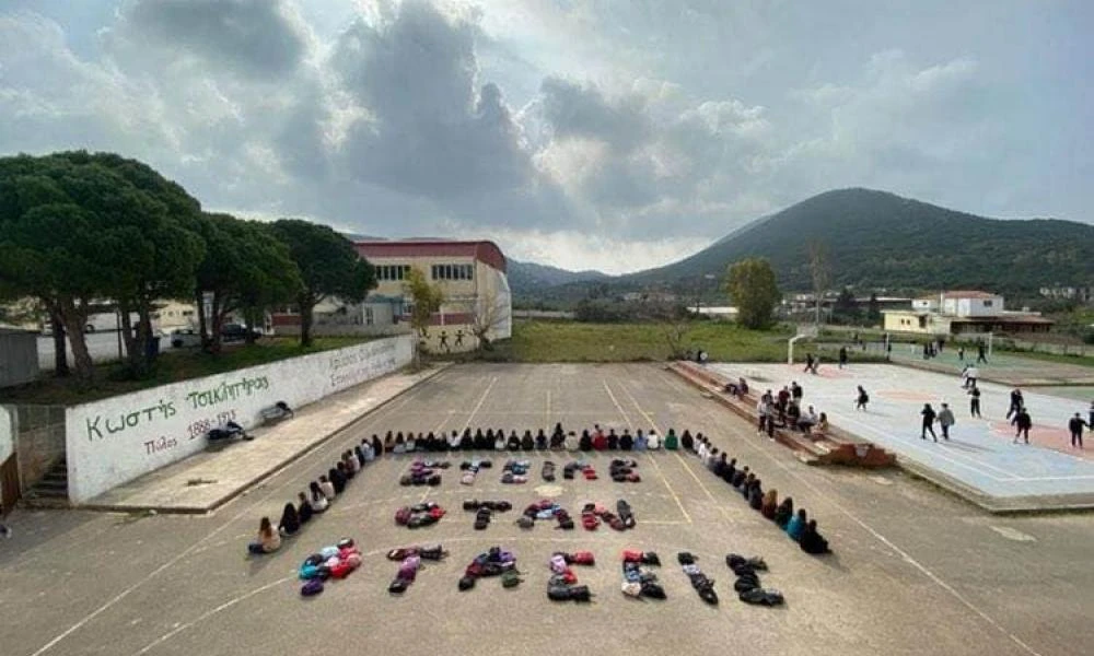 “Στείλε όταν φτάσεις”: Συγκλονίζει το σχολείο της Πύλου για την τραγωδία